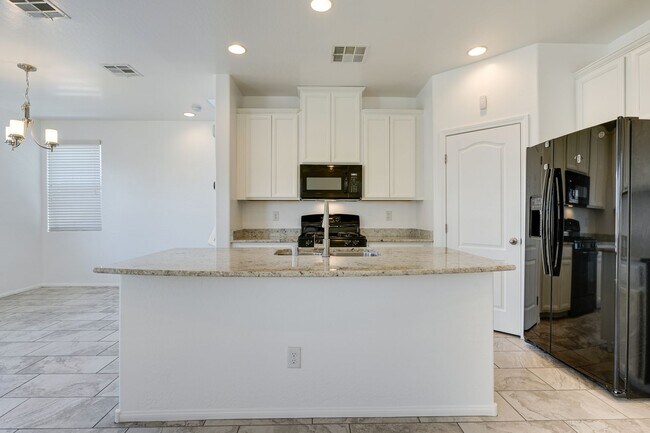 Building Photo - ** COMING SOON ** Modern Open-Concept Rental Home with White Shaker Kitchen Cabinets & Low-Mainte...
