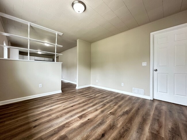 Building Photo - Beautiful 3 Bedroom Home Available!