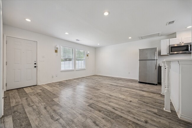 Building Photo - 2610 Cochran St