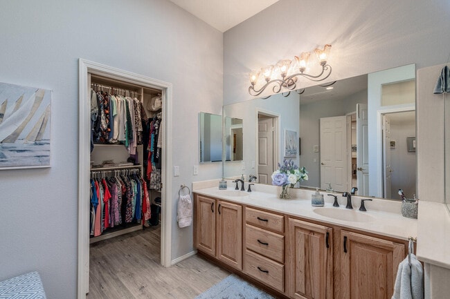 Building Photo - 80571 Hoylake Dr