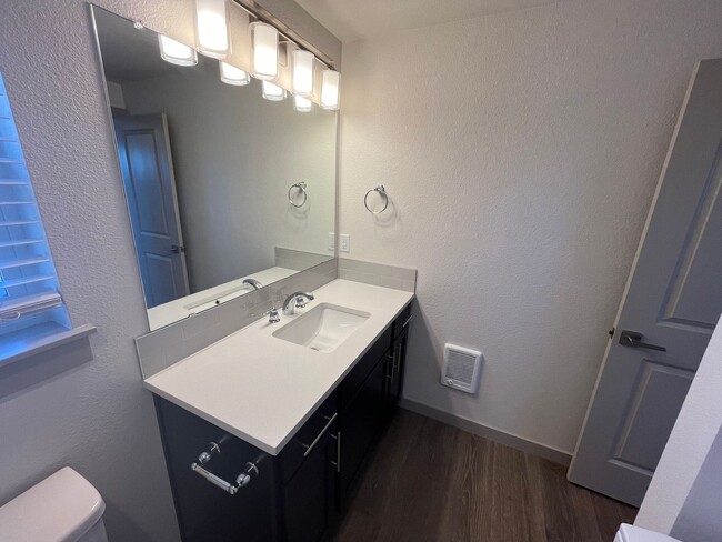 Building Photo - 1 Bed/1 Bath ADU on Bend's Eastside - Cessna Drive