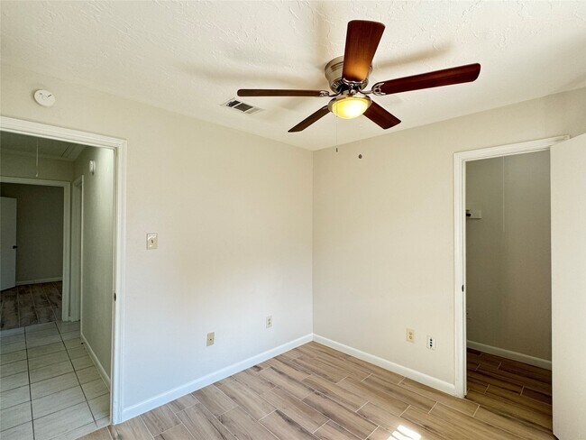 Building Photo - 10942 Beacave Bend Ct
