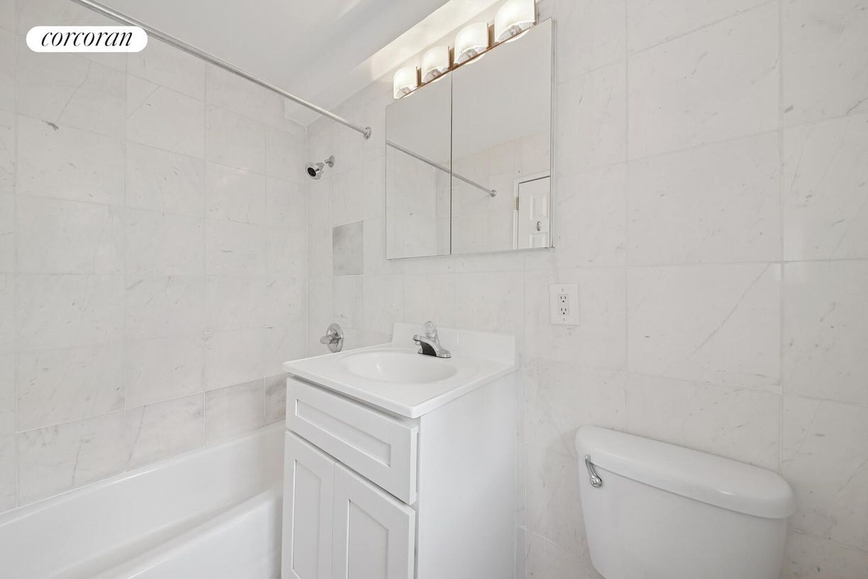 Building Photo - 401 W 56th St