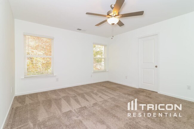Building Photo - 2085 Rosemary Park Ln