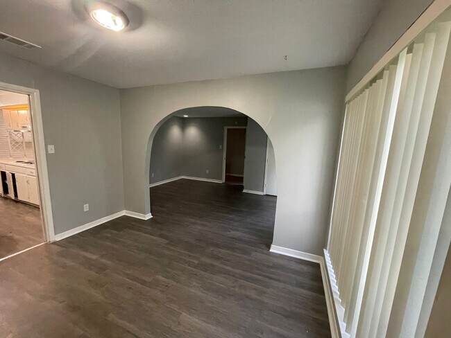 Building Photo - 6172 Whitman Ave