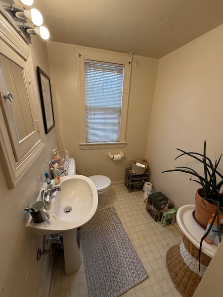 Building Photo - 3665 Glencairn Rd