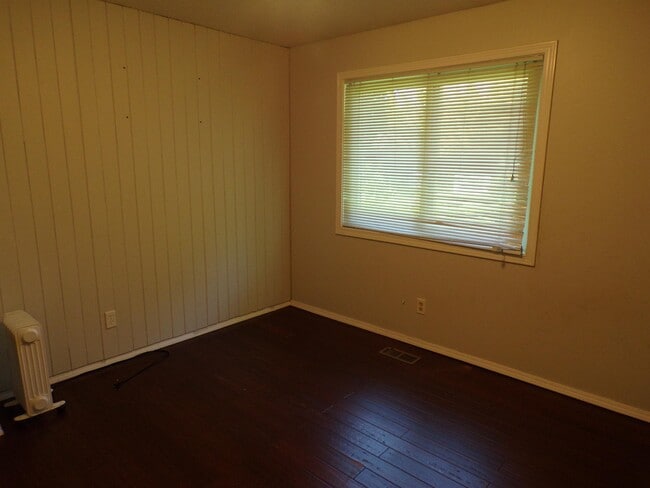 Building Photo - 11865 SW Ebberts Ct