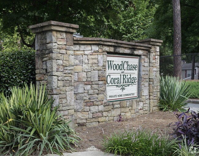 Building Photo - Woodchase Townhouses