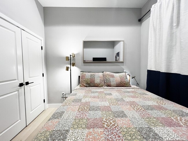 Building Photo - 360 Meridian St