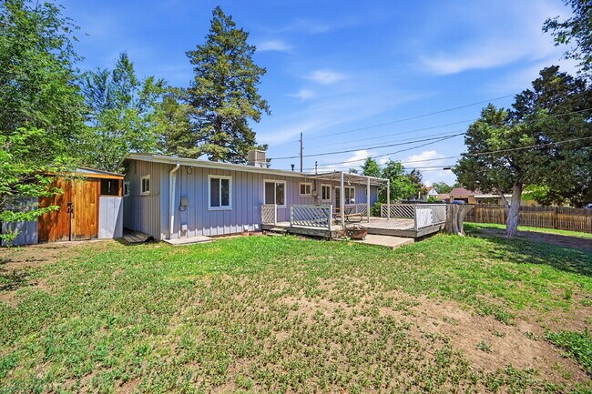 Building Photo - $2,640.95- 4 Bed, 2 Bath Home in Denver with Patio Space and In Unit Laundry!