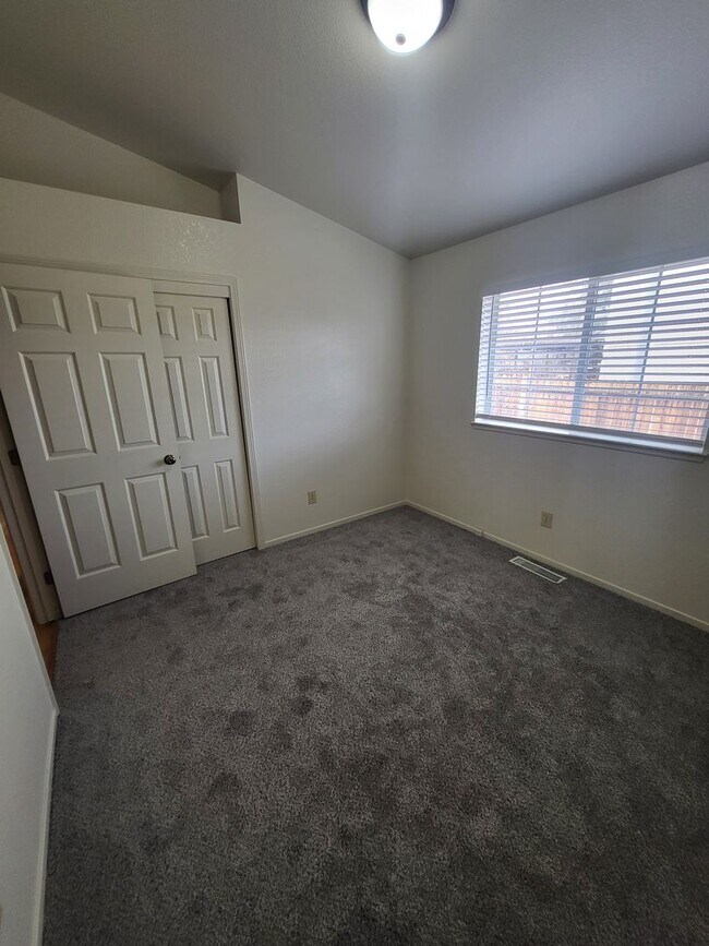 Building Photo - 630 Boulder Cir
