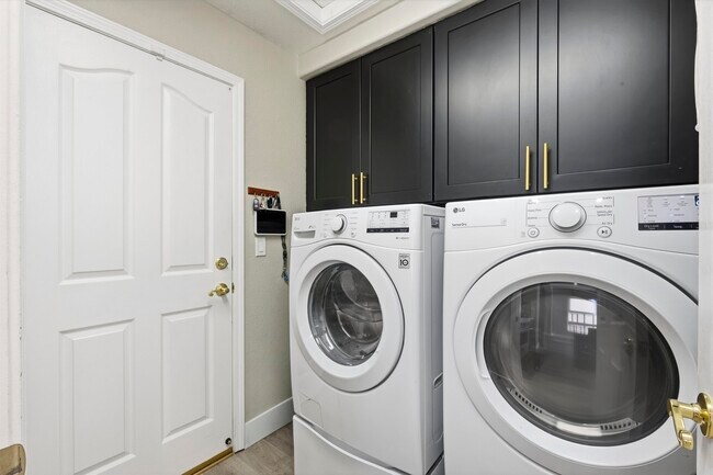 Building Photo - 601 Tamarindo Way