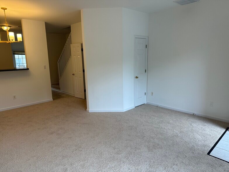 Building Photo - 40 Belhaven Dr