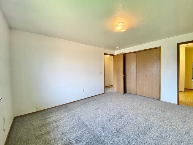 Building Photo - 3219-3219 Vincenta Dr