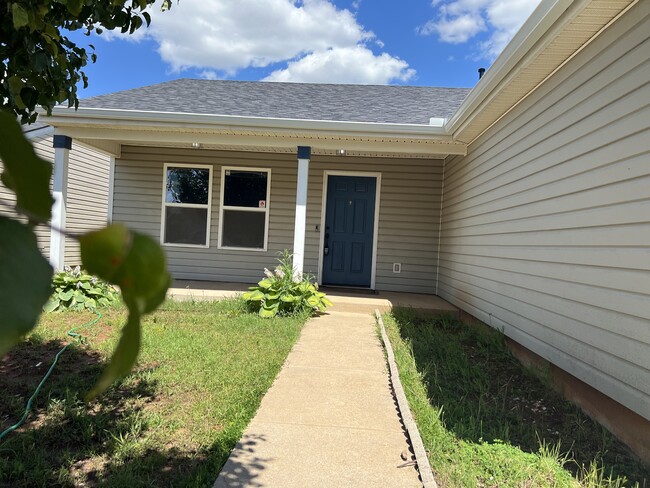 Building Photo - 9116 Snowberry Dr