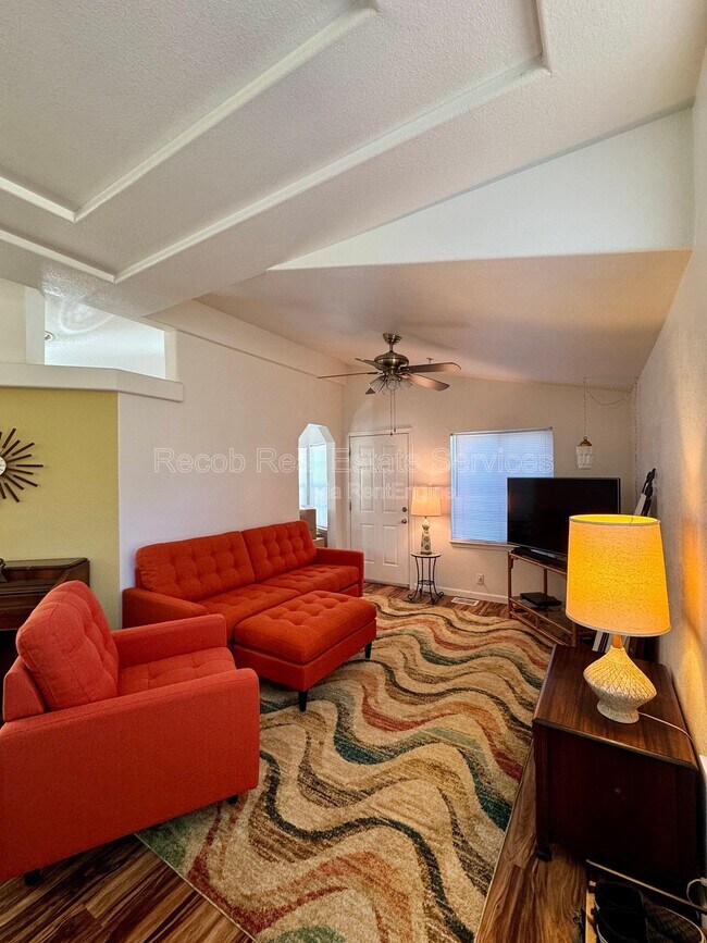 Building Photo - 580 Silverbrook Dr