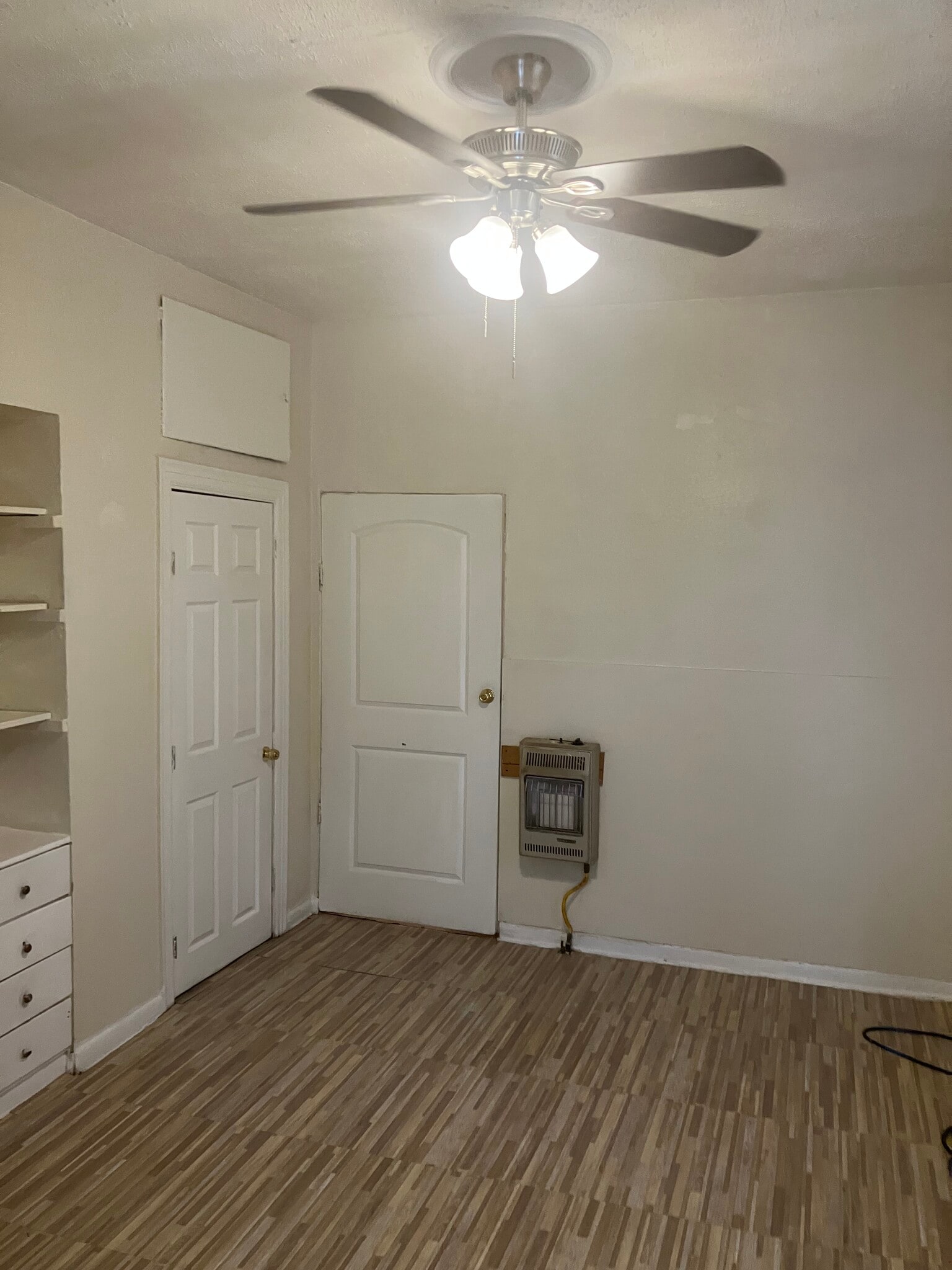 bedroom 1 - 2363 N Robertson St