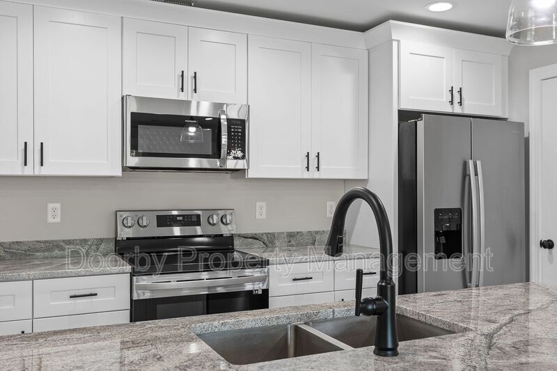 Building Photo - 36 Alden Ln