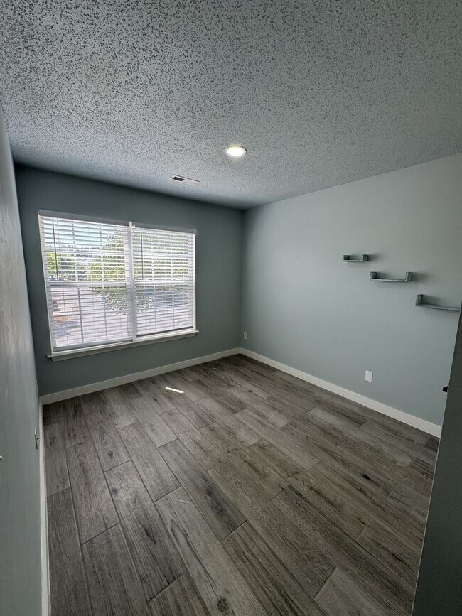 Building Photo - 108 Bridford Downs Dr