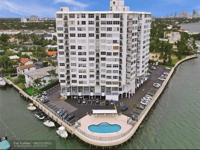 Building Photo - 11930 N Bayshore Dr
