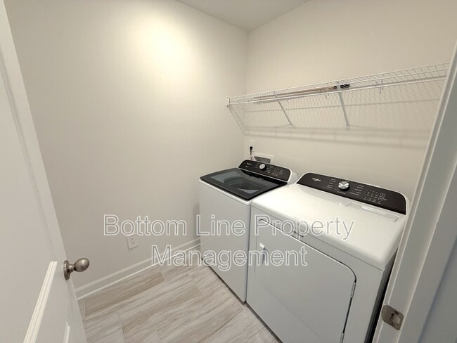 Building Photo - 8024 Hidden Spgs Trl