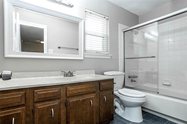 Building Photo - 3611 Gable Dr