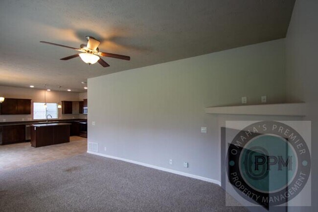 Building Photo - HUGE 3Bd/3Ba House in Bennington, NE!