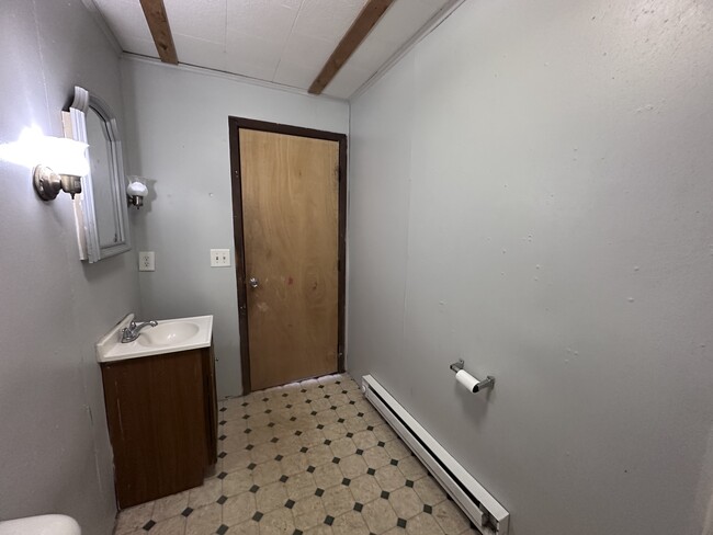 Building Photo - 208 English-E