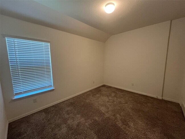 Building Photo - 212 Baralo St