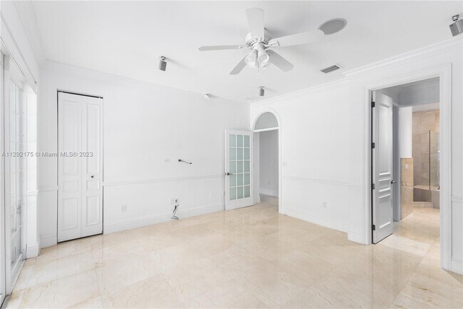 Building Photo - 221 Aledo Ave