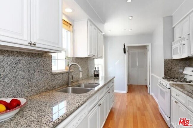 Building Photo - 4721 Greenbush Ave