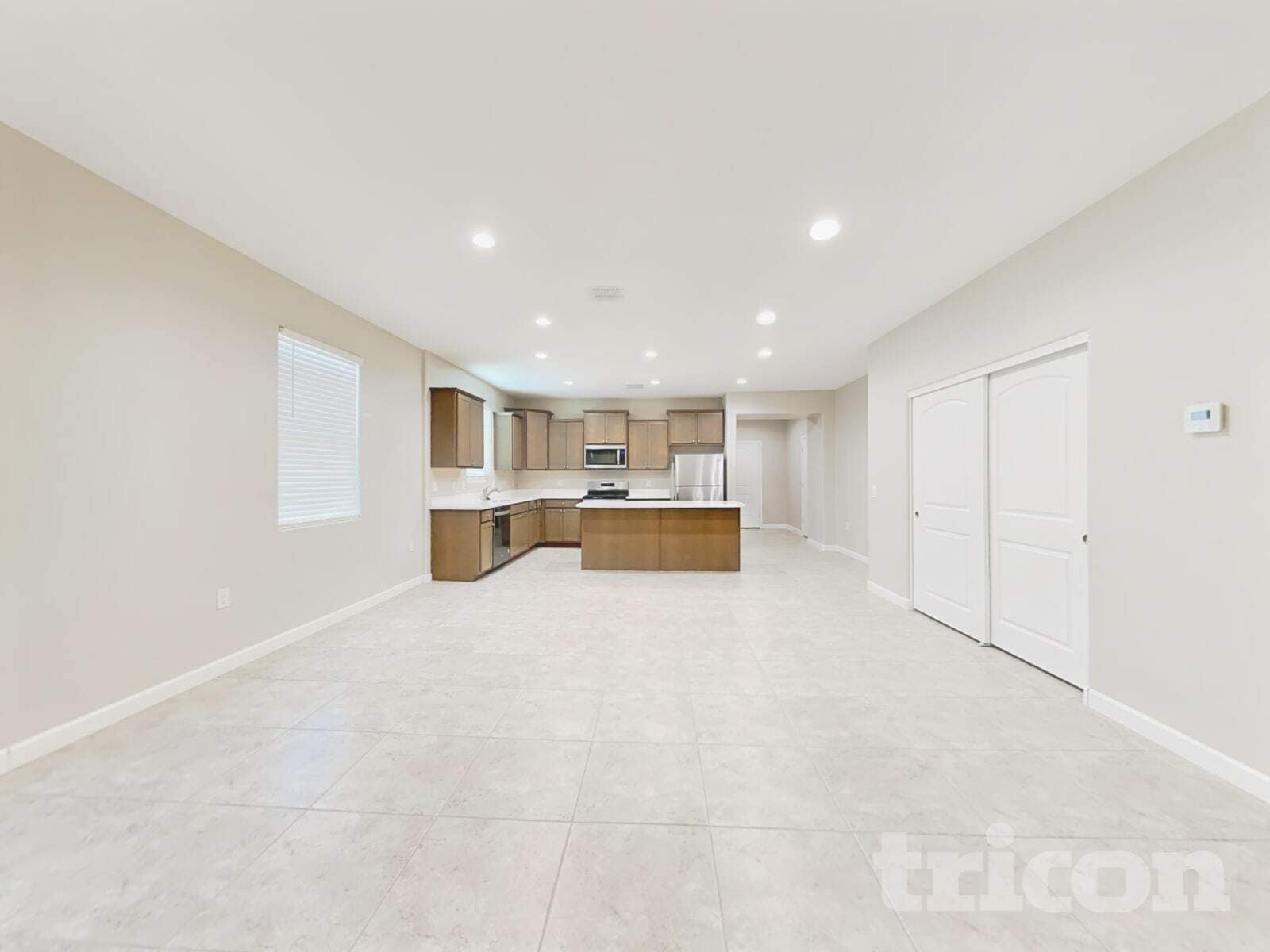 Building Photo - 30094 W Clarendon Ave