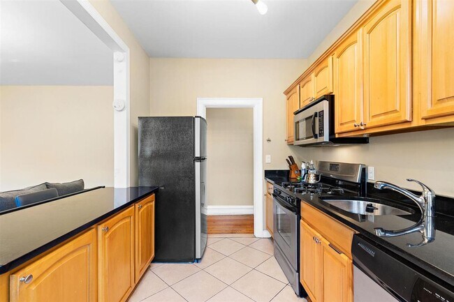 Building Photo - 340 Fairmount Ave