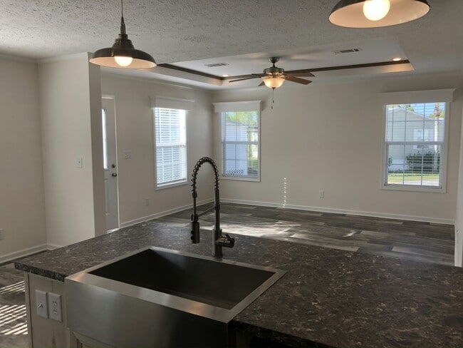 Building Photo - 309 Eland Dr