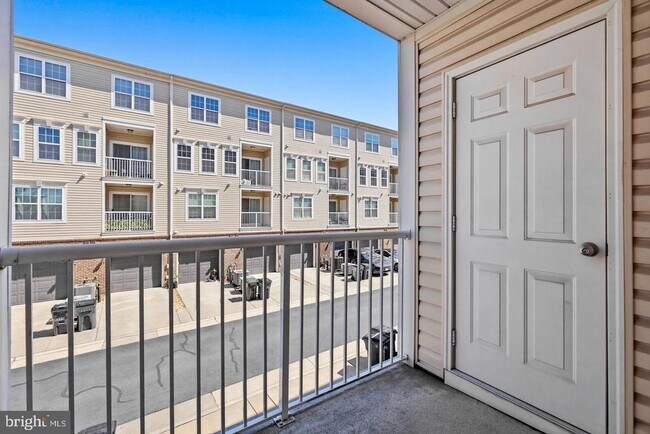 Building Photo - 43487 Town Gate Square