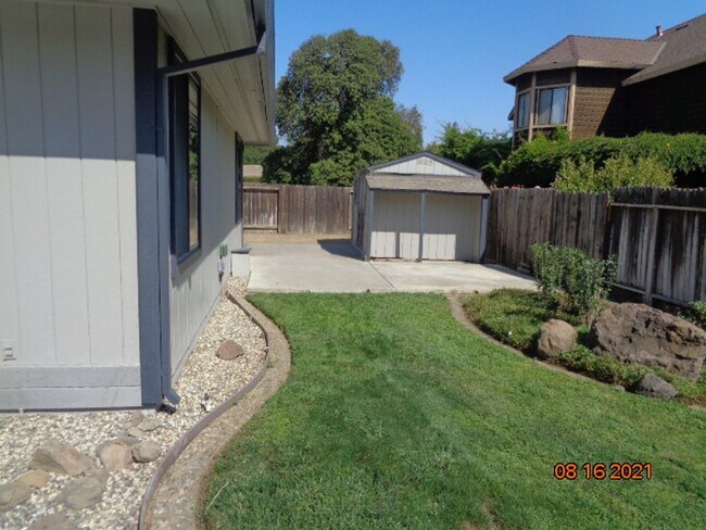 Building Photo - 960 Monique Way