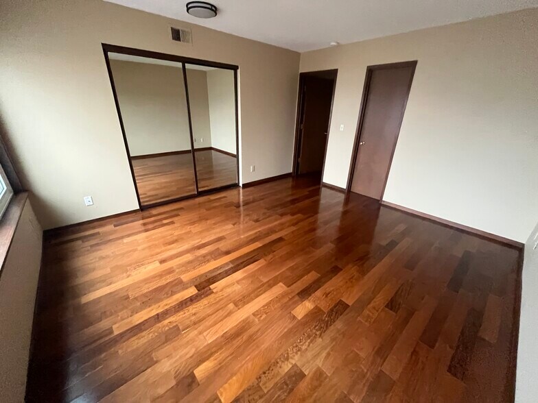 Master bedroom - 7511 N Edgewater Ave