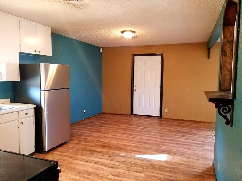 Building Photo - 1503 College Ave