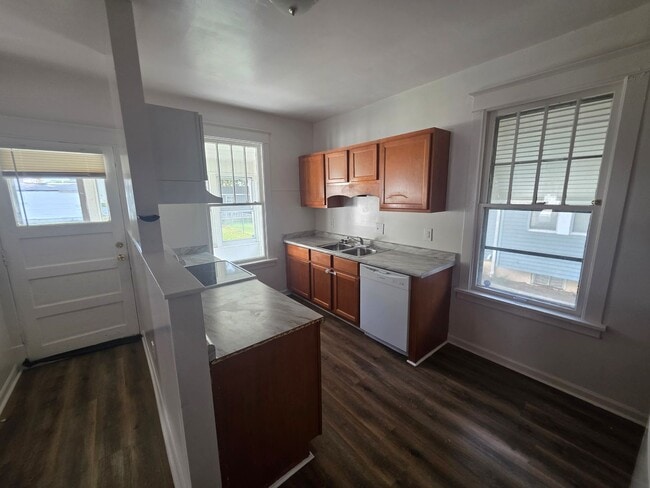 Building Photo - Beautiful 3 bed 1 bath