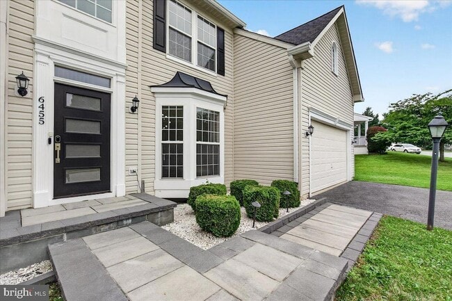 Building Photo - 6455 Saddlebrook Ln