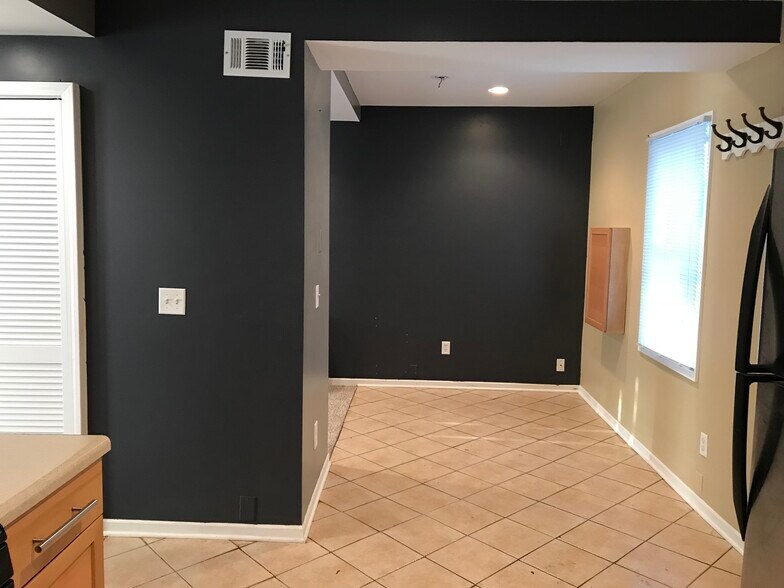 Dining area - 4038 Bryant Ave N