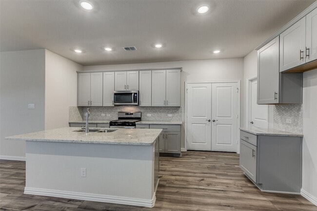 Building Photo - 5011 Bellhurst Dr