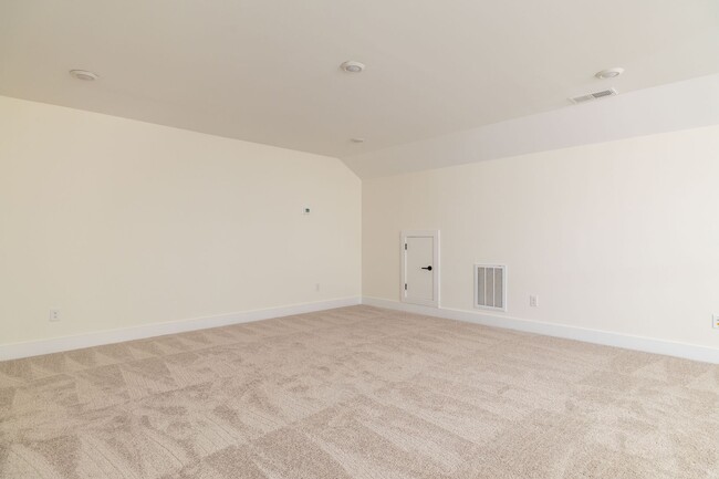 Building Photo - Farragut 37934 - 2 bedroom, 2 bath Condo -...