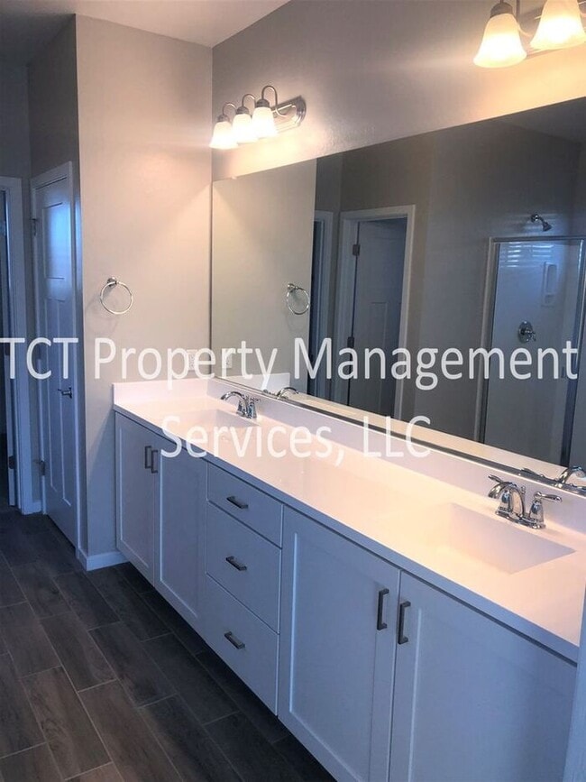 Building Photo - Gorgeous Home In Gated Gilbert Community!