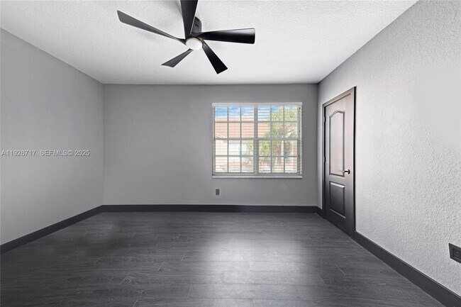 Building Photo - 1010 Belmont Pl