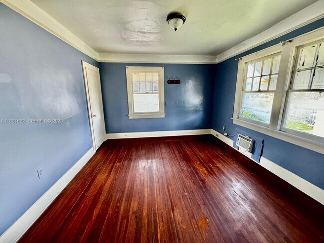 Building Photo - 1800 Fillmore St