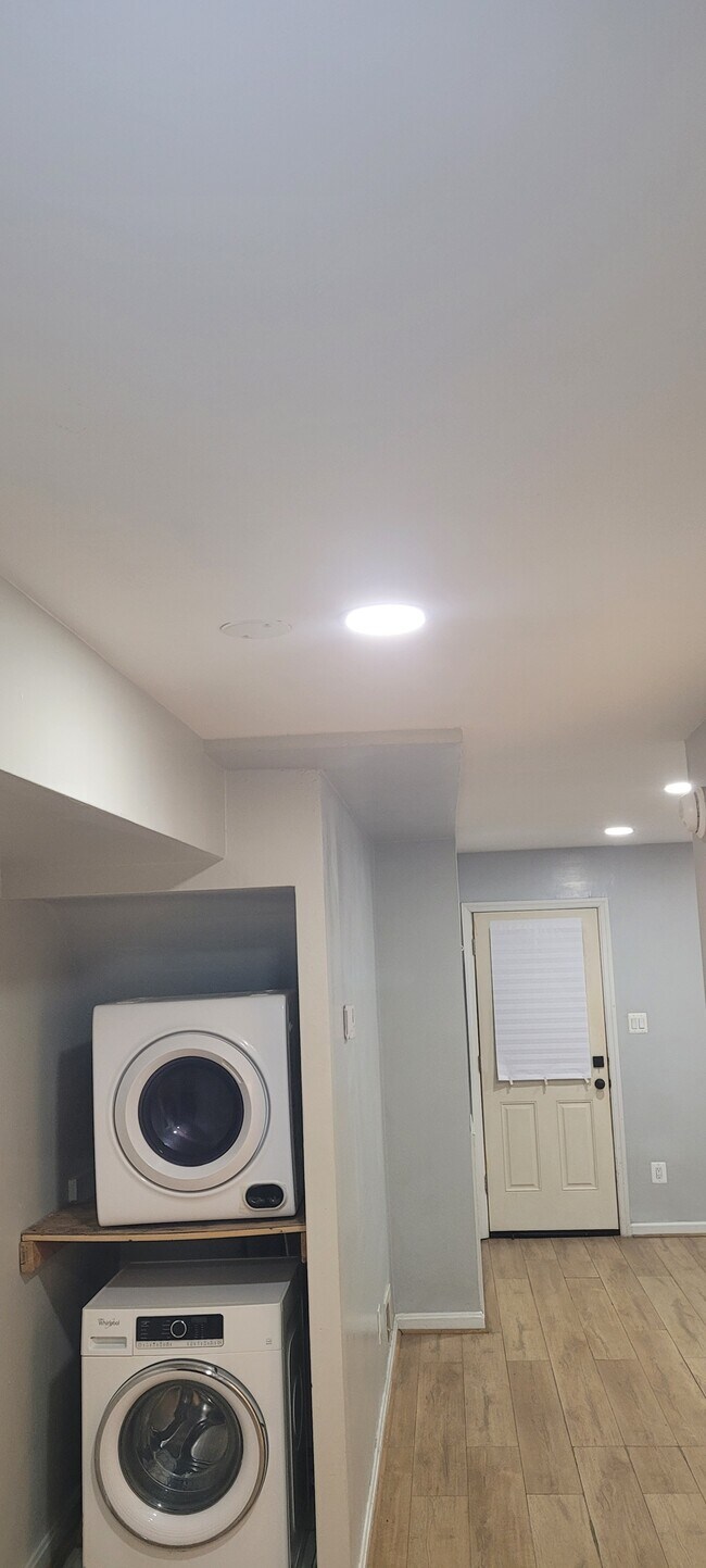 Building Photo - 1248 16th St NE