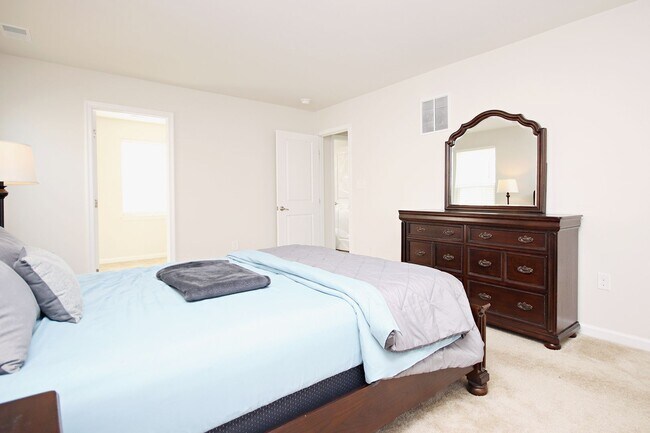 Building Photo - Spacious Pet-Friendly Home Near NGIC