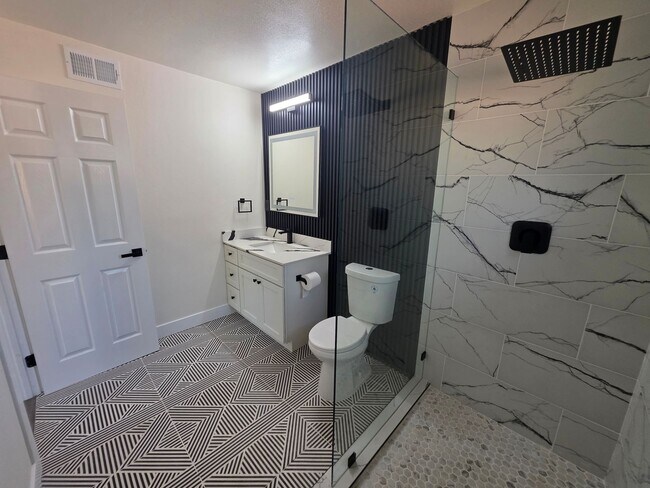 Building Photo - Remodeled Single Story in College neighborhood!