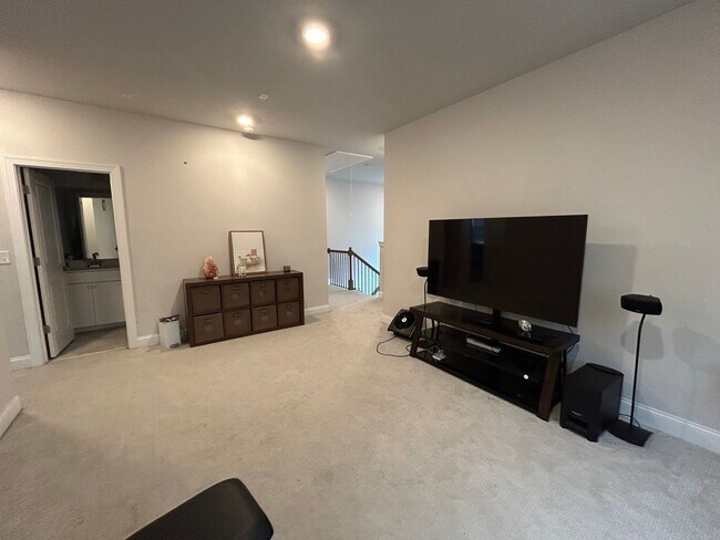 Building Photo - 413 Kinross Ln